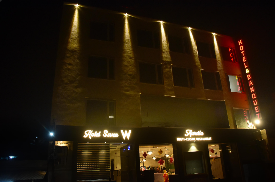 HOTEL 7 W Exterior View